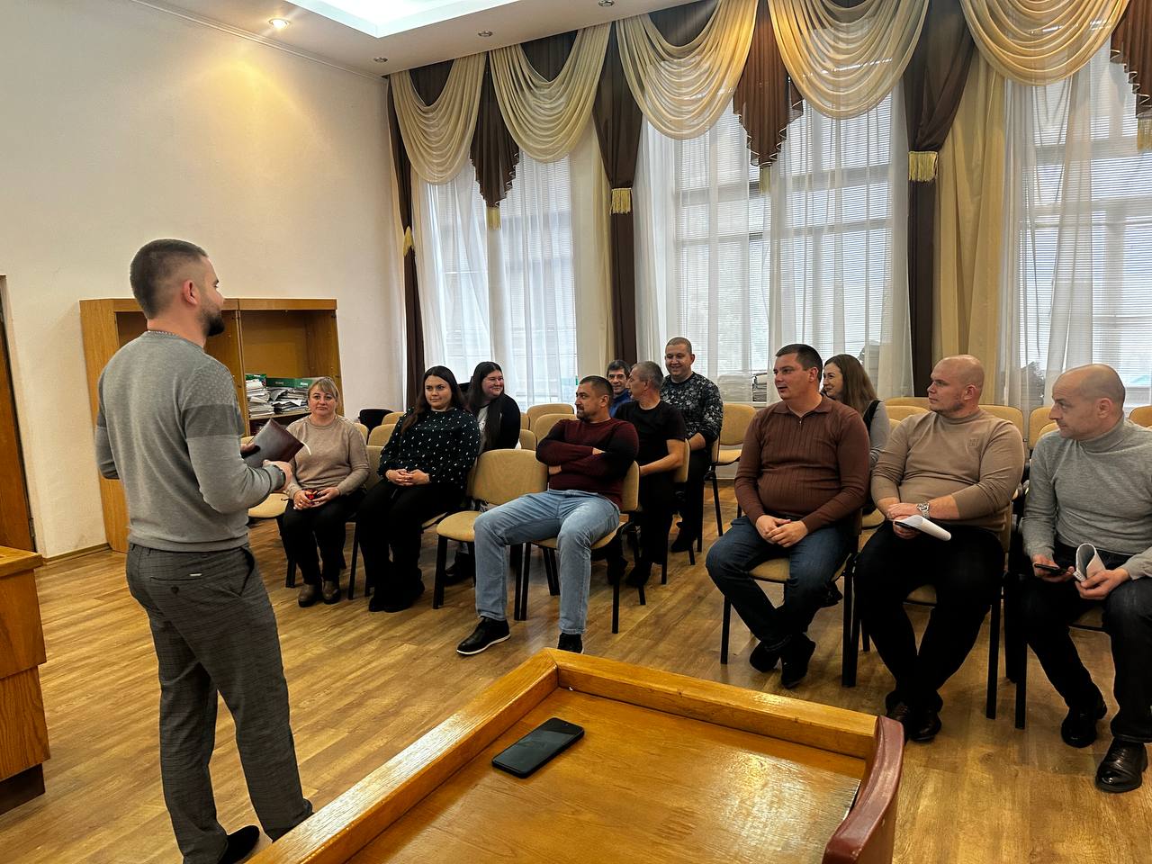 Депутат Тельмановского муниципального совета Дмитрий Липчанский встретился с коллективом Администрации Тельмановского муниципального округа