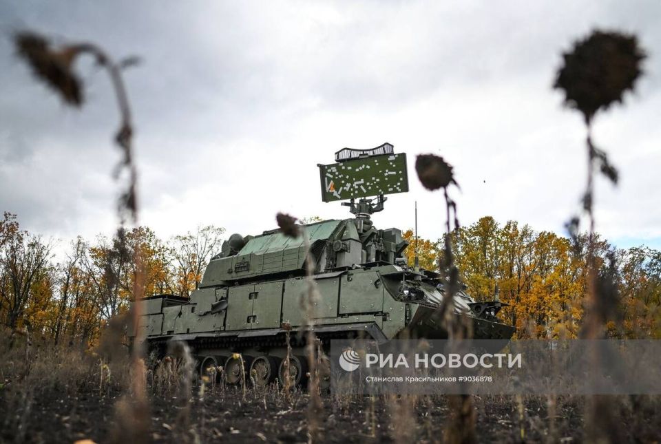 Боевое дежурство расчёта ЗРК "Тор-М2" группировки войск "Центр" на покровском направлении Боевое дежурство расчёта ЗРК "Тор-М2" группировки войск "Центр" на покровском направлении