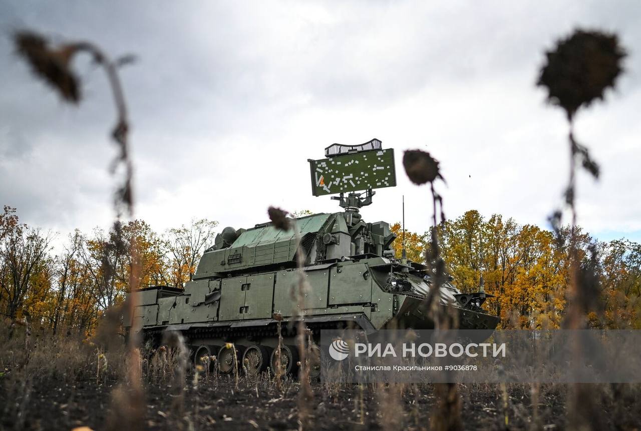 Боевое дежурство расчёта ЗРК "Тор-М2" группировки войск "Центр" на покровском направлении Боевое дежурство расчёта ЗРК "Тор-М2" группировки войск "Центр" на покровском направлении