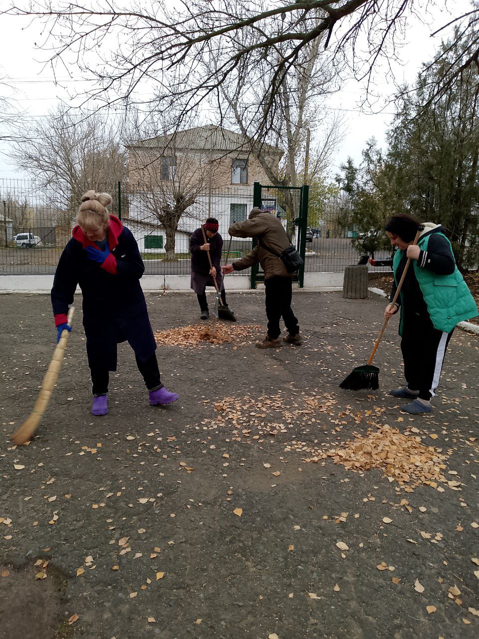6 ноября, в рамках партийного проекта Единой России "Чистая страна", а также традиционной экологической акции «Чистый четверг» жители населенных пунктов Тельмановского округа приняли участие в наведении чистоты и порядка 6 ноября, в рамках партийного проекта Единой России "Чистая страна", а также традиционной экологической акции «Чистый четверг» жители населенных пунктов Тельмановского округа приняли участие в наведении чистоты и порядка
