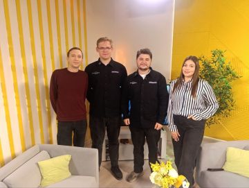 #НашиГости. Сегодня в нашей студии были: Шпаков Роман Юрьевич — Руководитель пресс-службы Ресурсного центра поддержки добровольчества и штаба #МЫВМЕСТЕ в ДНР Ачкасов Антон Владимирович — руководитель отдела по работе с...