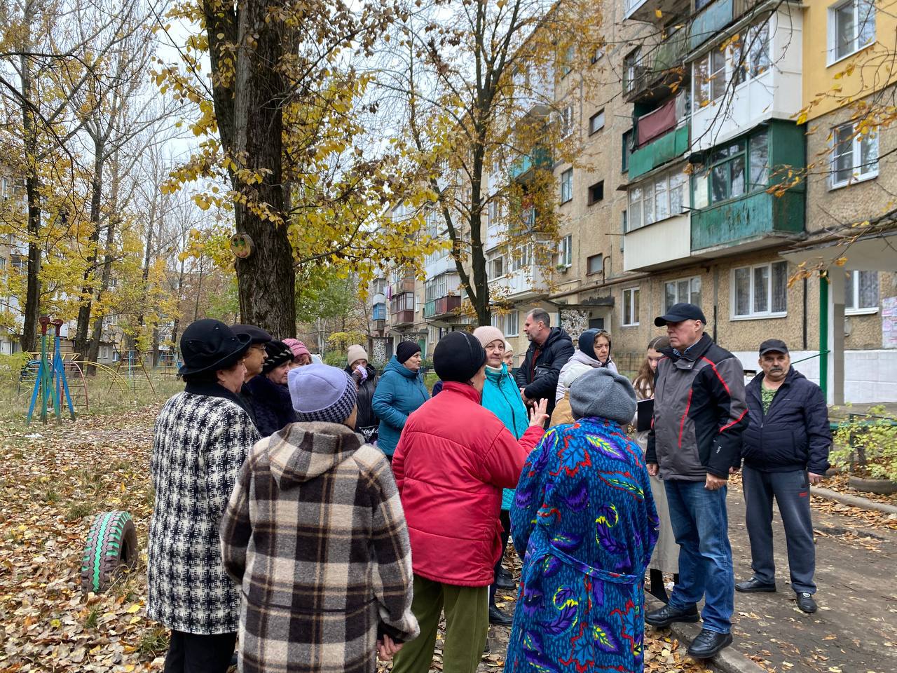 Евгений Поплавский: Провел встречу с жителями 5 ноября в городе Харцызске в микрорайоне Металлургов Евгений Поплавский: Провел встречу с жителями 5 ноября в городе Харцызске в микрорайоне Металлургов