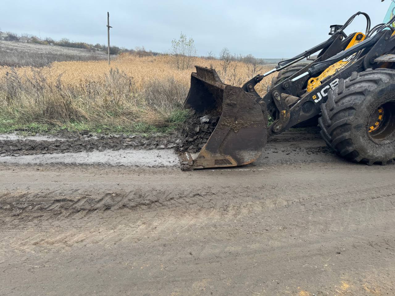 На одном из депутатских приёмов ко мне обратилась педагог школы с. Прохоровка (Волновахский м.о, ДНР) с проблемой в с. Чичерино, ученики которого с трудом добираются в школу На одном из депутатских приёмов ко мне обратилась педагог школы с. Прохоровка (Волновахский м.о, ДНР) с проблемой в с. Чичерино, ученики которого с трудом добираются в школу