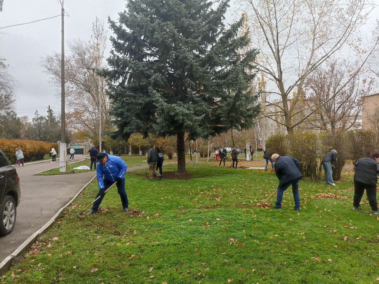 Василий Овчаров: Во исполнение поручений Главы нашей Республики Дениса Пушилина, в рамках партийного проекта "Единой России" «Чистая страна» коллектив Администрации округа принял участие в субботнике Василий Овчаров: Во исполнение поручений Главы нашей Республики Дениса Пушилина, в рамках партийного проекта "Единой России" «Чистая страна» коллектив Администрации округа принял участие в субботнике
