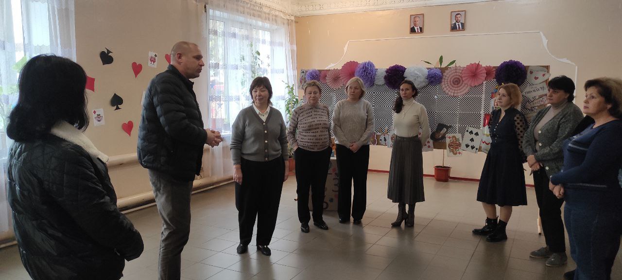 Сегодня, 6 ноября, заместитель главы Администрации городского округа Макеевка Евгений Марченко провел встречу с жителями района на подведомственной территории Государственного бюджетного профессионального образовательного...