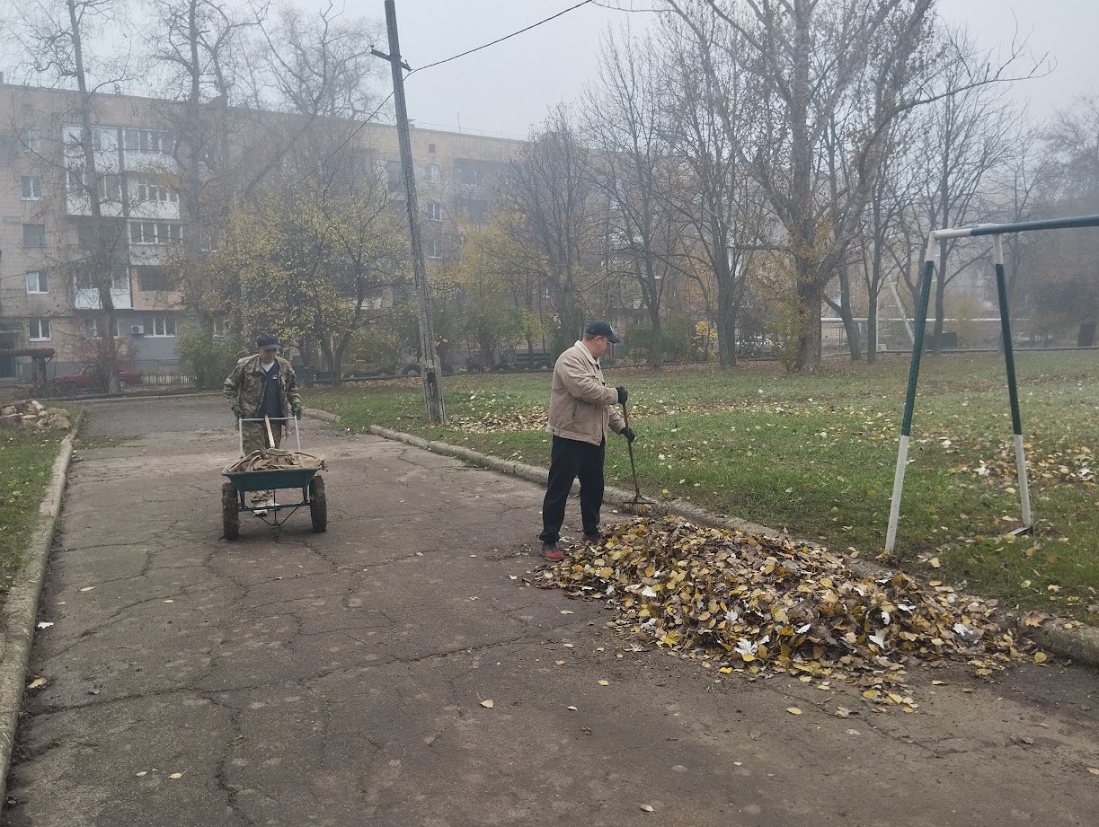 Сегодня, 6 ноября 2025 года, в рамках проекта «Городская среда», реализуемого Единой Россией , работники общеобразовательных учреждений Кировского района приняли участие в традиционной экологической акции «Чистый четверг» Сегодня, 6 ноября 2025 года, в рамках проекта «Городская среда», реализуемого Единой Россией , работники общеобразовательных учреждений Кировского района приняли участие в традиционной экологической акции «Чистый четверг»