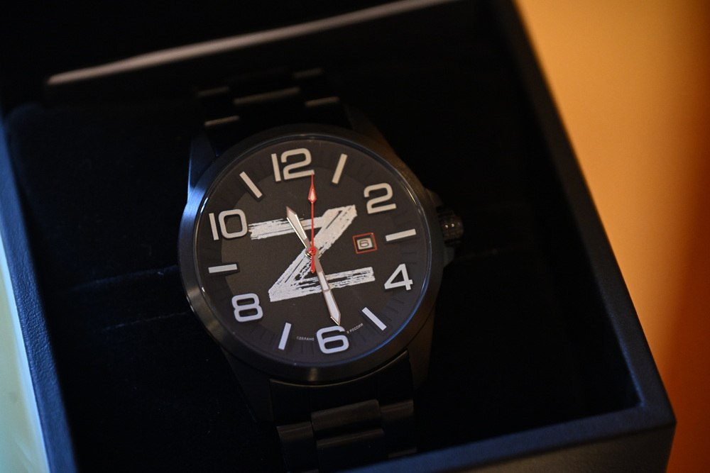 Глава ДНР Денис Пушилин и сенатор РФ Наталья Никонорова вручили юным героям Александру Скакуну, Александру Маршалу и Всеволоду Новикову медали Совета Федерации «За проявленное мужество» Глава ДНР Денис Пушилин и сенатор РФ Наталья Никонорова вручили юным героям Александру Скакуну, Александру Маршалу и Всеволоду Новикову медали Совета Федерации «За проявленное мужество»