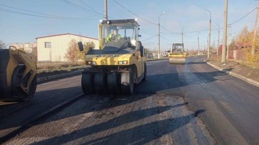Специалисты Московской области продолжают восстанавливать улично-дорожную сеть подшефной Макеевки