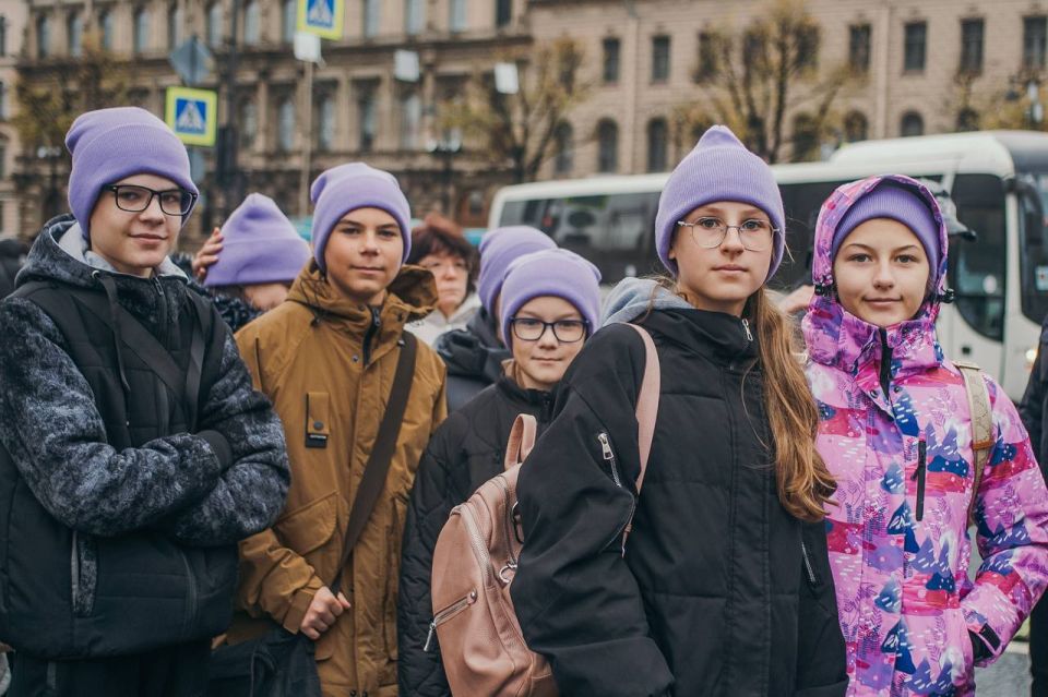 250 школьников из Мариуполя провели осенние каникулы в городах России 250 школьников из Мариуполя провели осенние каникулы в городах России