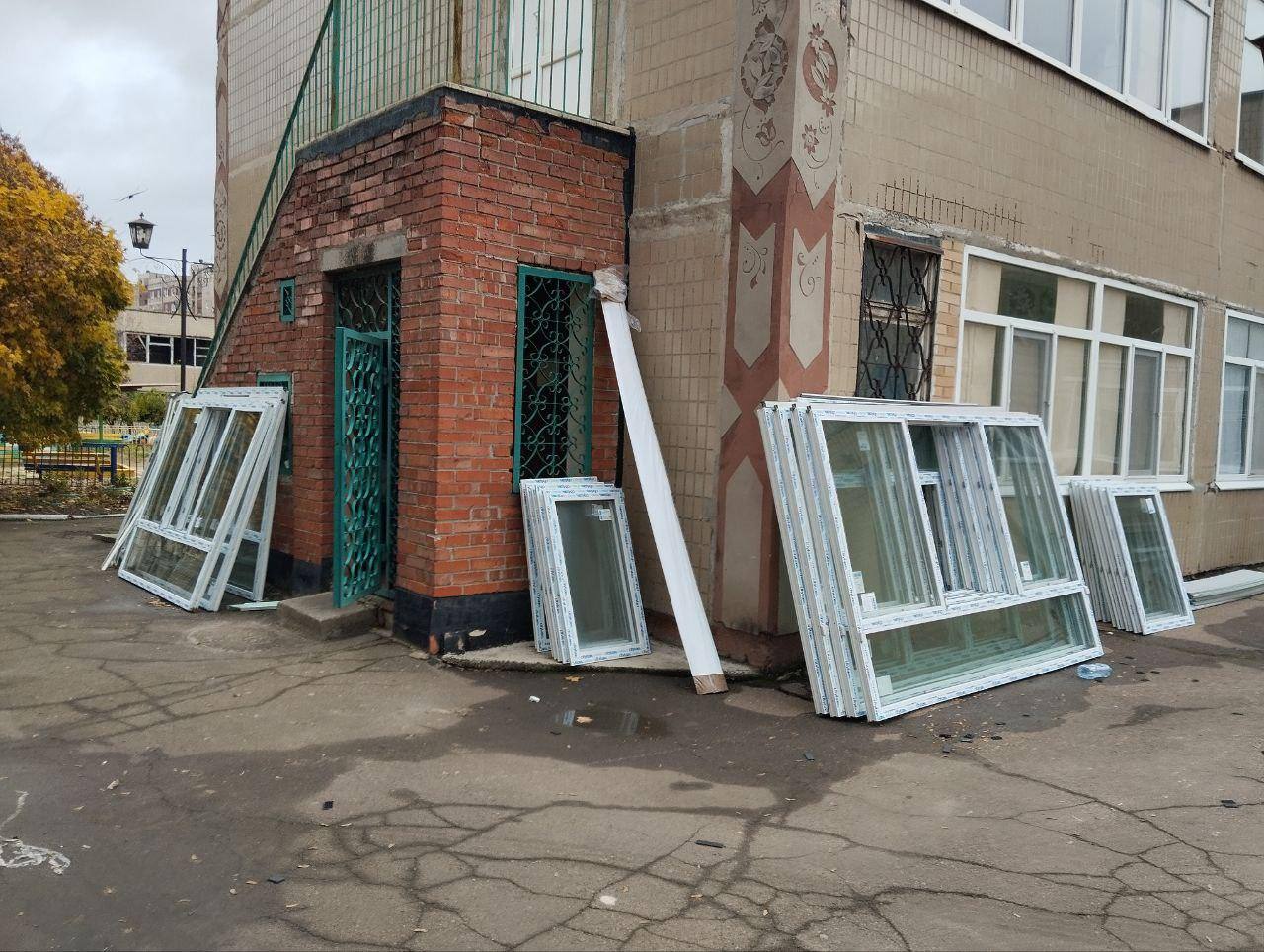 Евгений Поплавский: Нижегородские подрядчики приступили к частичной замене окон в детсаду № 1 Харцызска Евгений Поплавский: Нижегородские подрядчики приступили к частичной замене окон в детсаду № 1 Харцызска