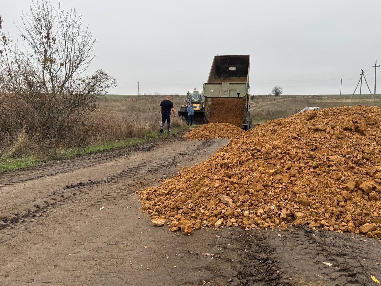 На одном из депутатских приёмов ко мне обратилась педагог школы с. Прохоровка (Волновахский м.о, ДНР) с проблемой в с. Чичерино, ученики которого с трудом добираются в школу На одном из депутатских приёмов ко мне обратилась педагог школы с. Прохоровка (Волновахский м.о, ДНР) с проблемой в с. Чичерино, ученики которого с трудом добираются в школу