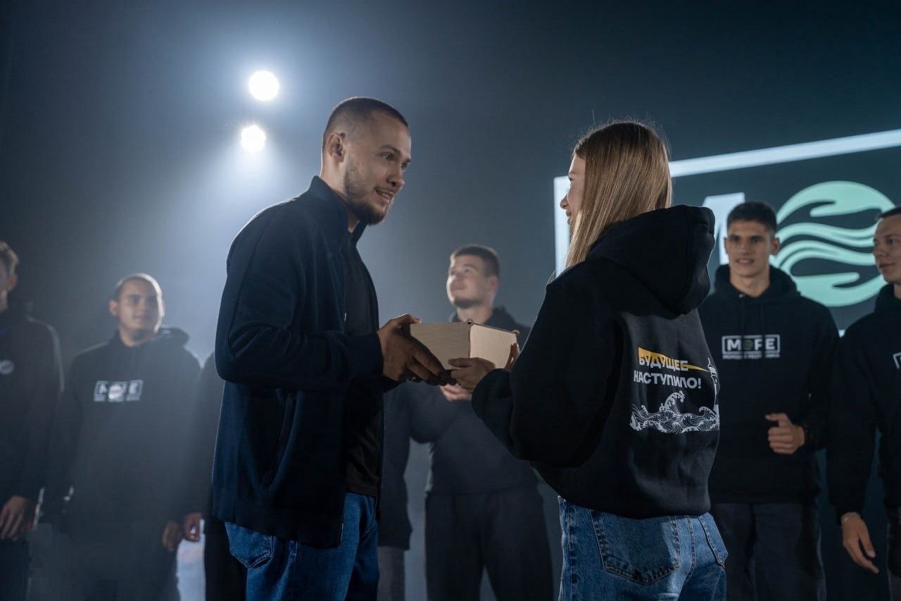 Кирилл Борисович, поздравляю Вас с днём рождения! Кирилл Борисович, поздравляю Вас с днём рождения!