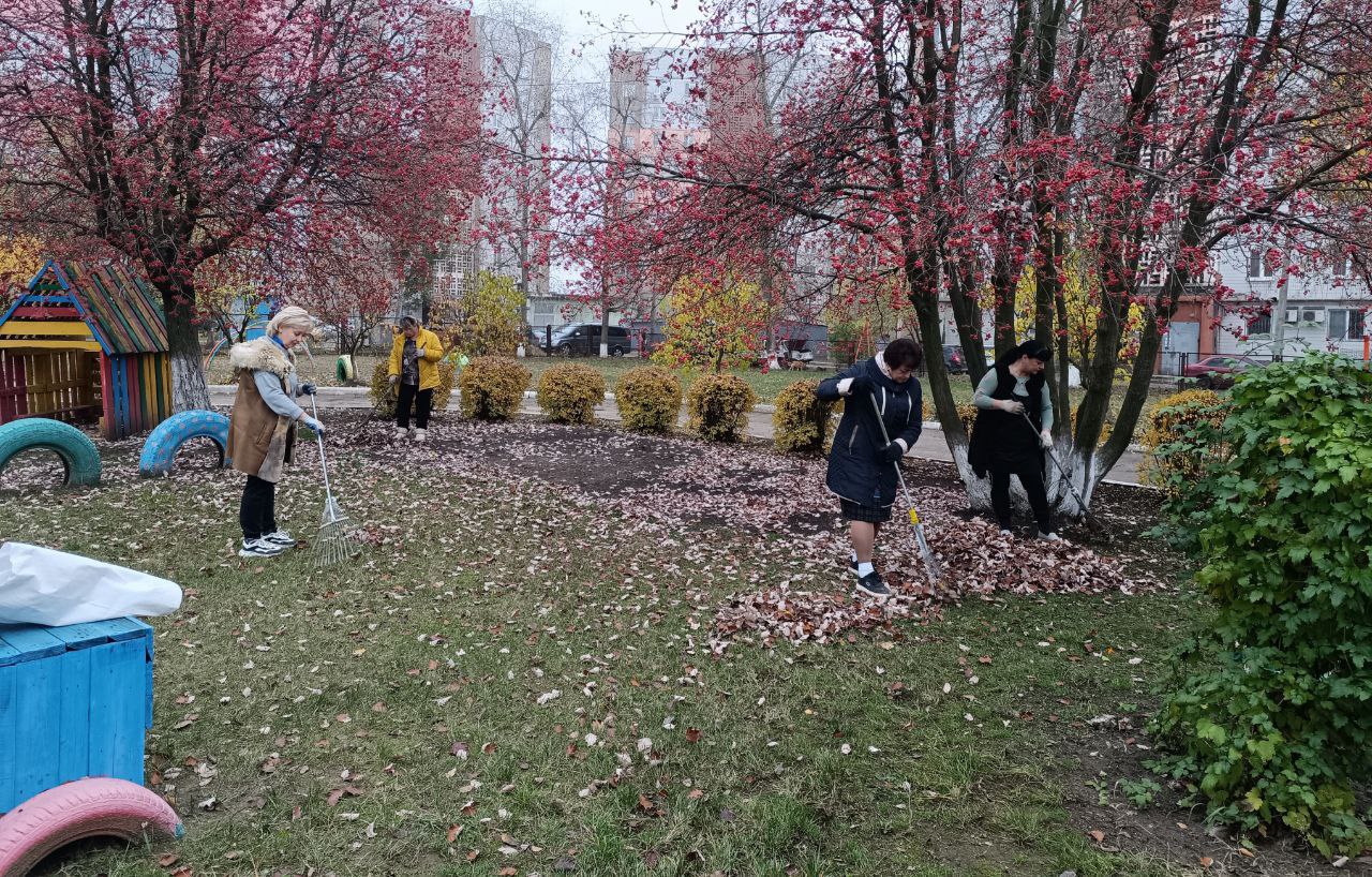 Сегодня, 6 ноября 2025 года, в рамках проекта «Городская среда», реализуемого Единой Россией , работники общеобразовательных учреждений Кировского района приняли участие в традиционной экологической акции «Чистый четверг» Сегодня, 6 ноября 2025 года, в рамках проекта «Городская среда», реализуемого Единой Россией , работники общеобразовательных учреждений Кировского района приняли участие в традиционной экологической акции «Чистый четверг»