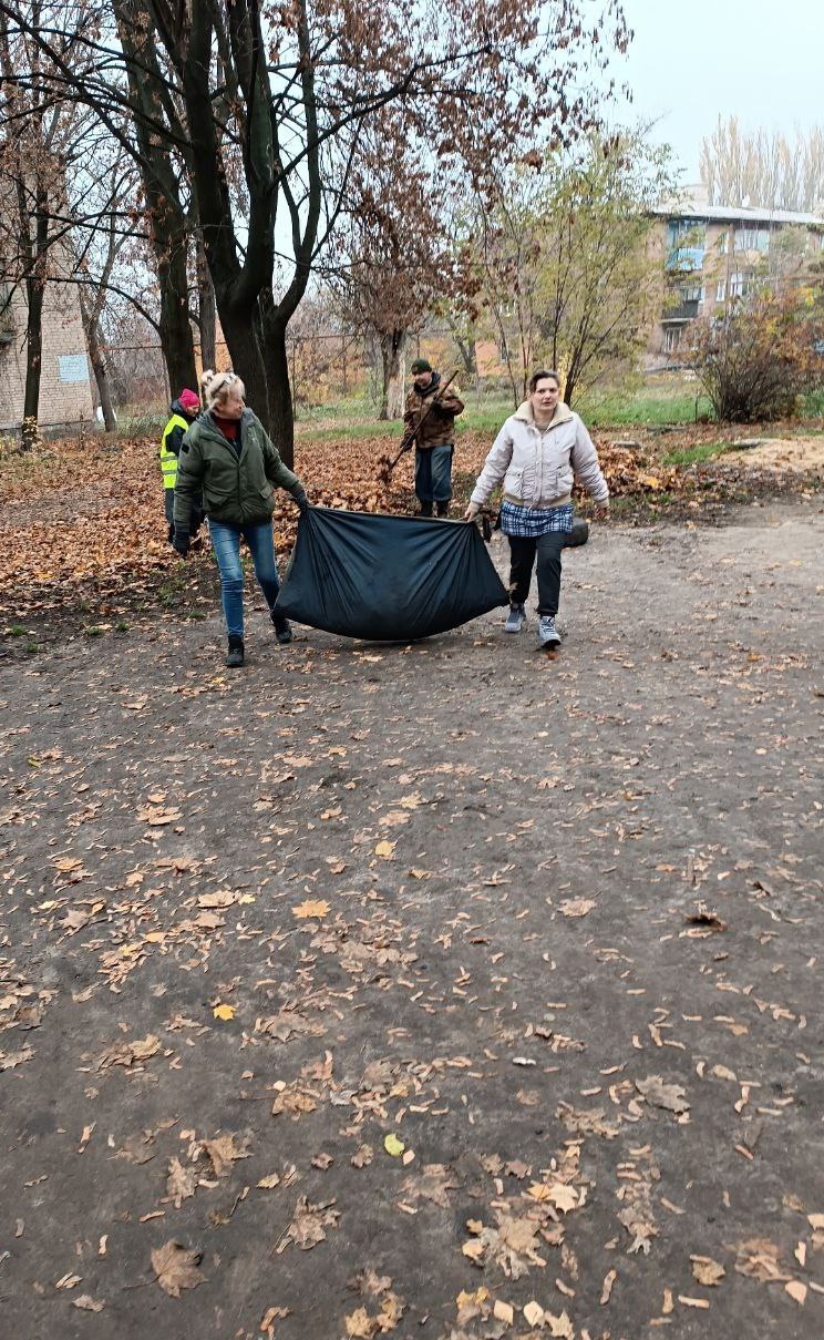 Сегодня, 6 ноября 2025 года, в рамках проекта «Городская среда», реализуемого Единой Россией , работники предприятий Кировского района приняли участие в традиционной экологической акции «Чистый четверг» Сегодня, 6 ноября 2025 года, в рамках проекта «Городская среда», реализуемого Единой Россией , работники предприятий Кировского района приняли участие в традиционной экологической акции «Чистый четверг»
