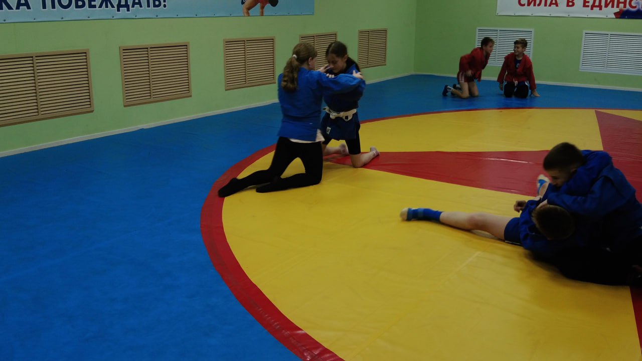 Семь воспитанников 7-11 лет отдела «Самбо» спортивной школы Амвросиевского округа и специалисты отдела по вопросам спорта и туризма окружной администрации посетят шеф-регион Амурскую область для обмена опытом Семь воспитанников 7-11 лет отдела «Самбо» спортивной школы Амвросиевского округа и специалисты отдела по вопросам спорта и туризма окружной администрации посетят шеф-регион Амурскую область для обмена опытом