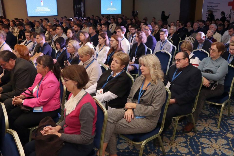 В Донецке проходит конференция по травматологии и ортопедии мирного и военного времени, куда приехали ведущие травматологи-ортопеды, хирурги смежных профессий, военные медики, преподаватели и студенты профильных вузов В Донецке проходит конференция по травматологии и ортопедии мирного и военного времени, куда приехали ведущие травматологи-ортопеды, хирурги смежных профессий, военные медики, преподаватели и студенты профильных вузов