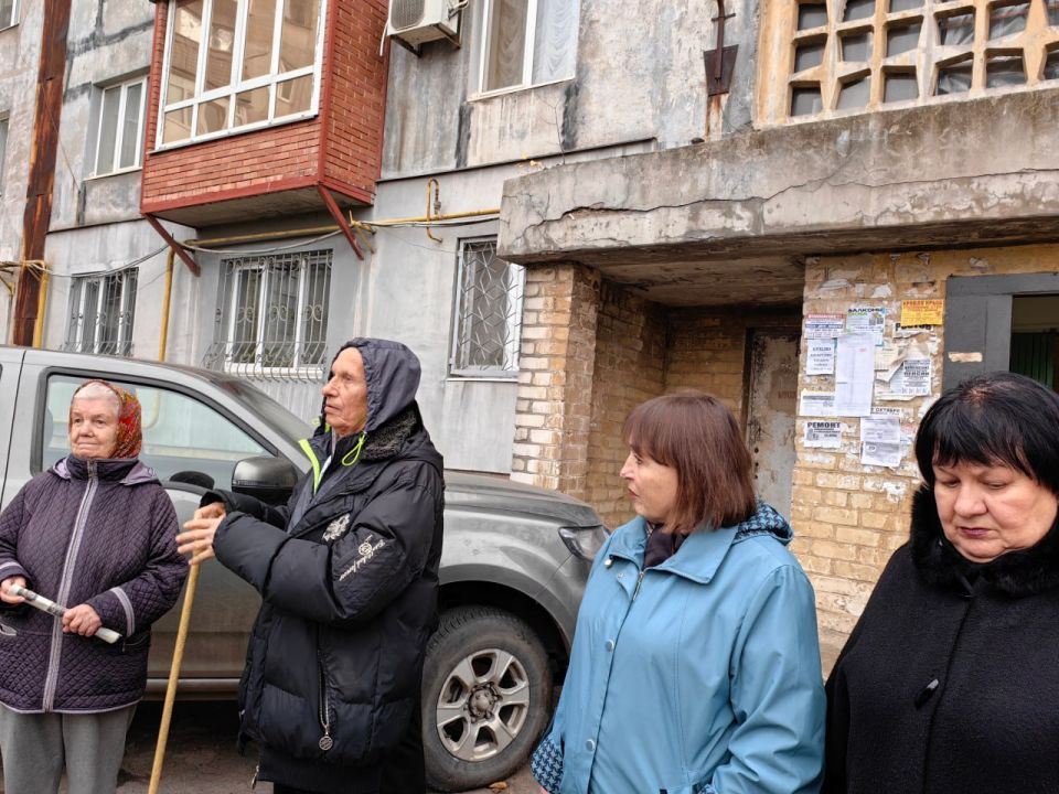 Александр Пеняев: Сегодня провели встречу с жителями дома № 94 по улице Заводской Александр Пеняев: Сегодня провели встречу с жителями дома № 94 по улице Заводской