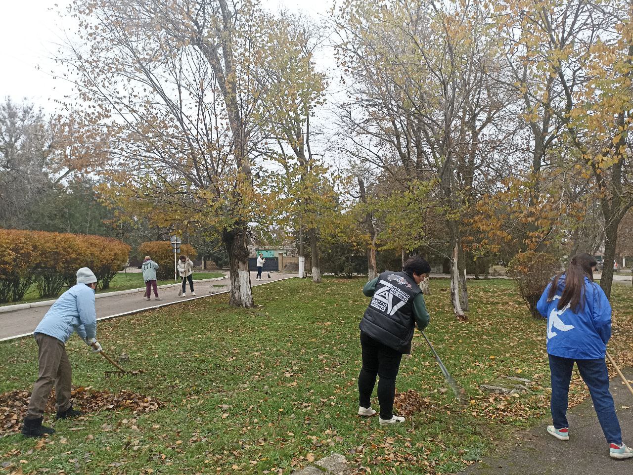 Василий Овчаров: Во исполнение поручений Главы нашей Республики Дениса Пушилина, в рамках партийного проекта "Единой России" «Чистая страна» коллектив Администрации округа принял участие в субботнике Василий Овчаров: Во исполнение поручений Главы нашей Республики Дениса Пушилина, в рамках партийного проекта "Единой России" «Чистая страна» коллектив Администрации округа принял участие в субботнике