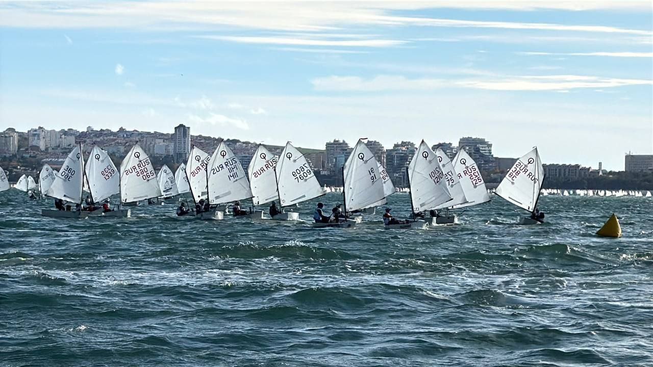Мариупольские яхтсмены покорили волны Геленджикской регаты!