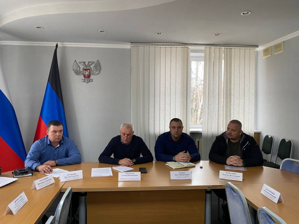 Заместитель председателя #Комитет_по_вопросам_агропромышленного_комплекса_земельных_отношений Максим Королюк принял участие в заседании харцызского штаба по вопросам здравоохранения Заместитель председателя #Комитет_по_вопросам_агропромышленного_комплекса_земельных_отношений Максим Королюк принял участие в заседании харцызского штаба по вопросам здравоохранения