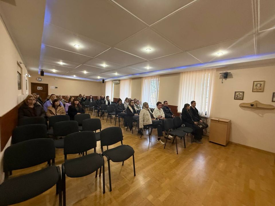 5 ноября руководитель Управы Центрально-Городского внутригородского района Владимир Меша провел встречу трудовым коллективом Филиала «Макеевское производственное управление водопроводно-канализационного хозяйства» ГУП ДНР... 5 ноября руководитель Управы Центрально-Городского внутригородского района Владимир Меша провел встречу трудовым коллективом Филиала «Макеевское производственное управление водопроводно-канализационного хозяйства» ГУП ДНР...