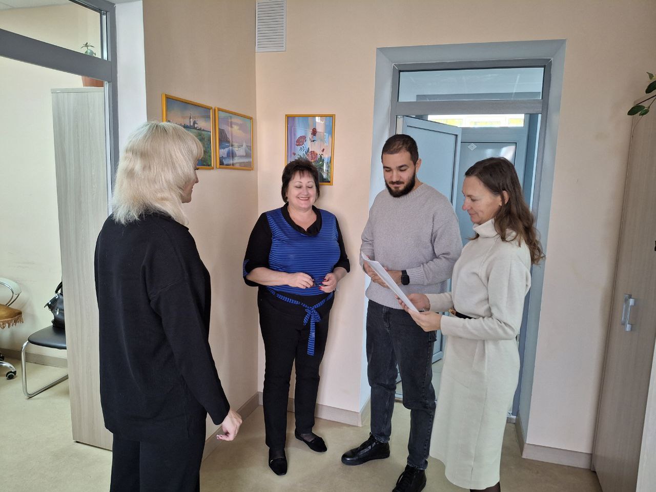 ВСТРЕЧИ С ЖИТЕЛЯМИ. 06 ноября 2025 года депутаты Ясиноватского муниципального совета Донецкой Народной Республики от фракции «Единая Россия» Антон Никитин и Микаэль Минасян провели встречу с жителями ВСТРЕЧИ С ЖИТЕЛЯМИ. 06 ноября 2025 года депутаты Ясиноватского муниципального совета Донецкой Народной Республики от фракции «Единая Россия» Антон Никитин и Микаэль Минасян провели встречу с жителями