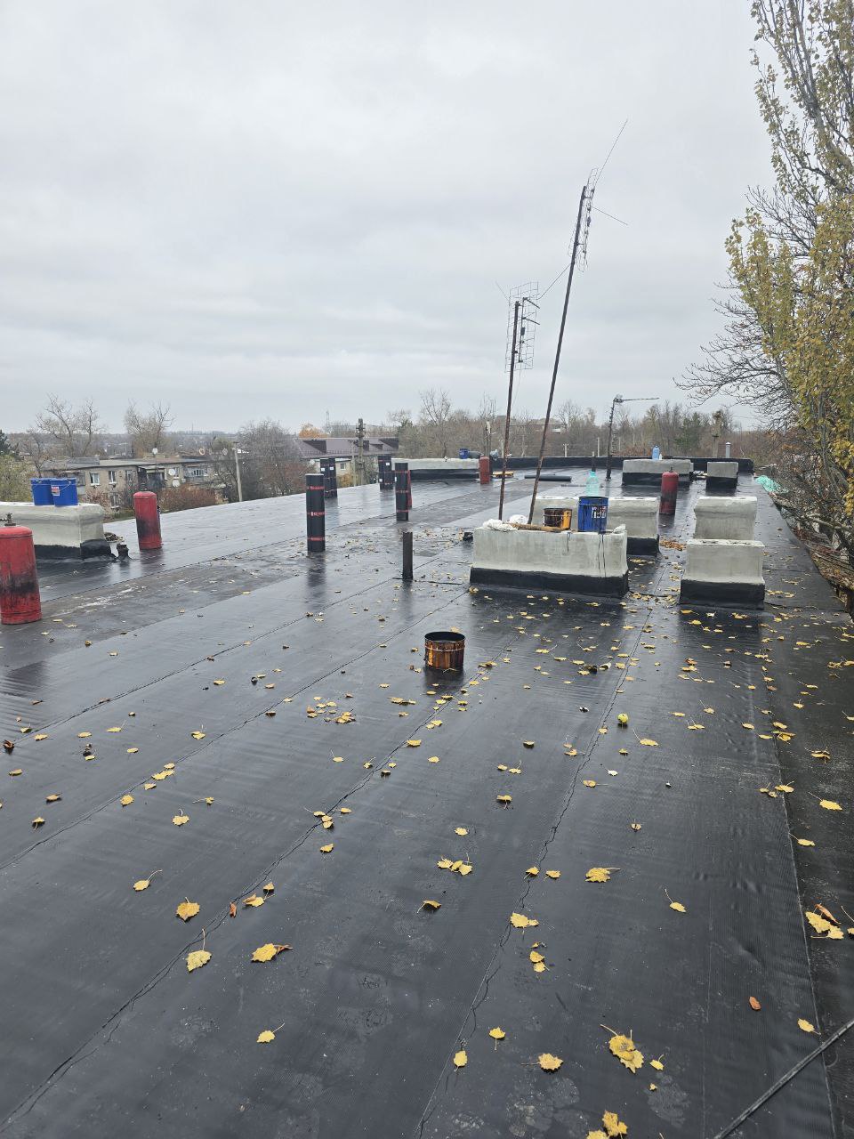 Сергей Юзвинкевич: В Володарском муниципальном округе в рамках реализации региональной программы по капитальному ремонту общего имущества МКД на территории Донецкой Народной Республики продолжаются работы по восстановлению... Сергей Юзвинкевич: В Володарском муниципальном округе в рамках реализации региональной программы по капитальному ремонту общего имущества МКД на территории Донецкой Народной Республики продолжаются работы по восстановлению...