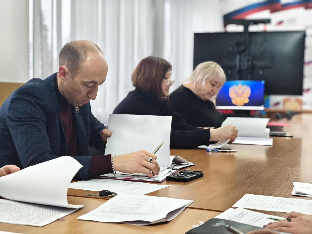 В здании администрации городского округа Дебальцево под председательством заместителя главы администрации Евгения Глебова прошло заседание межведомственной комиссии по вопросам перевода жилого (нежилого) помещения в нежилое...