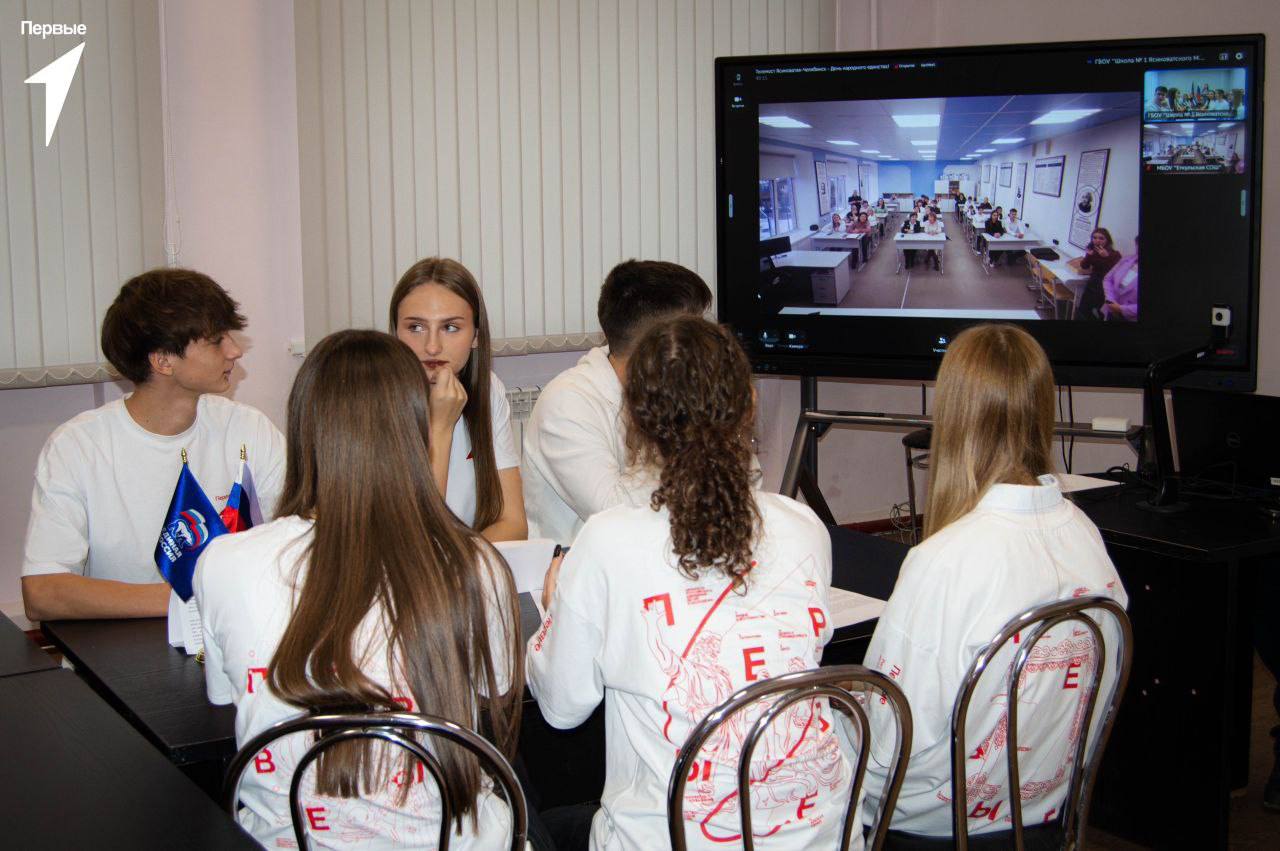 Один народ — одна история. Сотрудники отдела по делам молодёжи и спорта администрации Ясиноватского муниципального округа приняли активное участие в значимом мероприятии — телемосте между городом Ясиноватая и Еткульским... Один народ — одна история. Сотрудники отдела по делам молодёжи и спорта администрации Ясиноватского муниципального округа приняли активное участие в значимом мероприятии — телемосте между городом Ясиноватая и Еткульским...