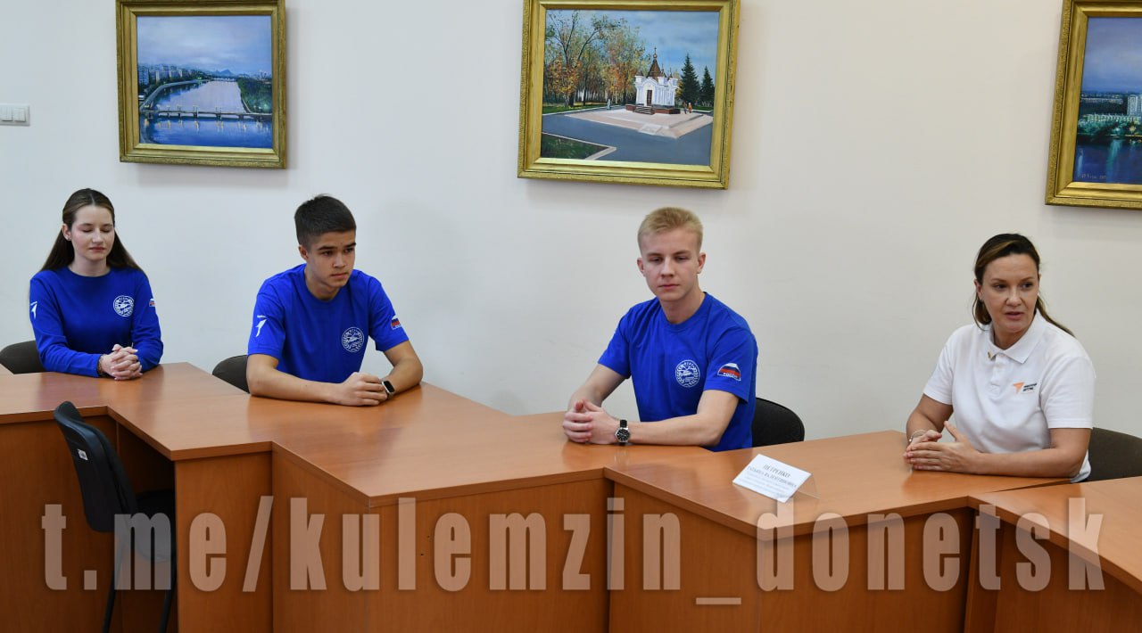 В администрации городского округа Донецк состоялась встреча, посвященная месячнику волонтерства, который Глава ДНР Денис Пушилин объявил в начале ноября В администрации городского округа Донецк состоялась встреча, посвященная месячнику волонтерства, который Глава ДНР Денис Пушилин объявил в начале ноября
