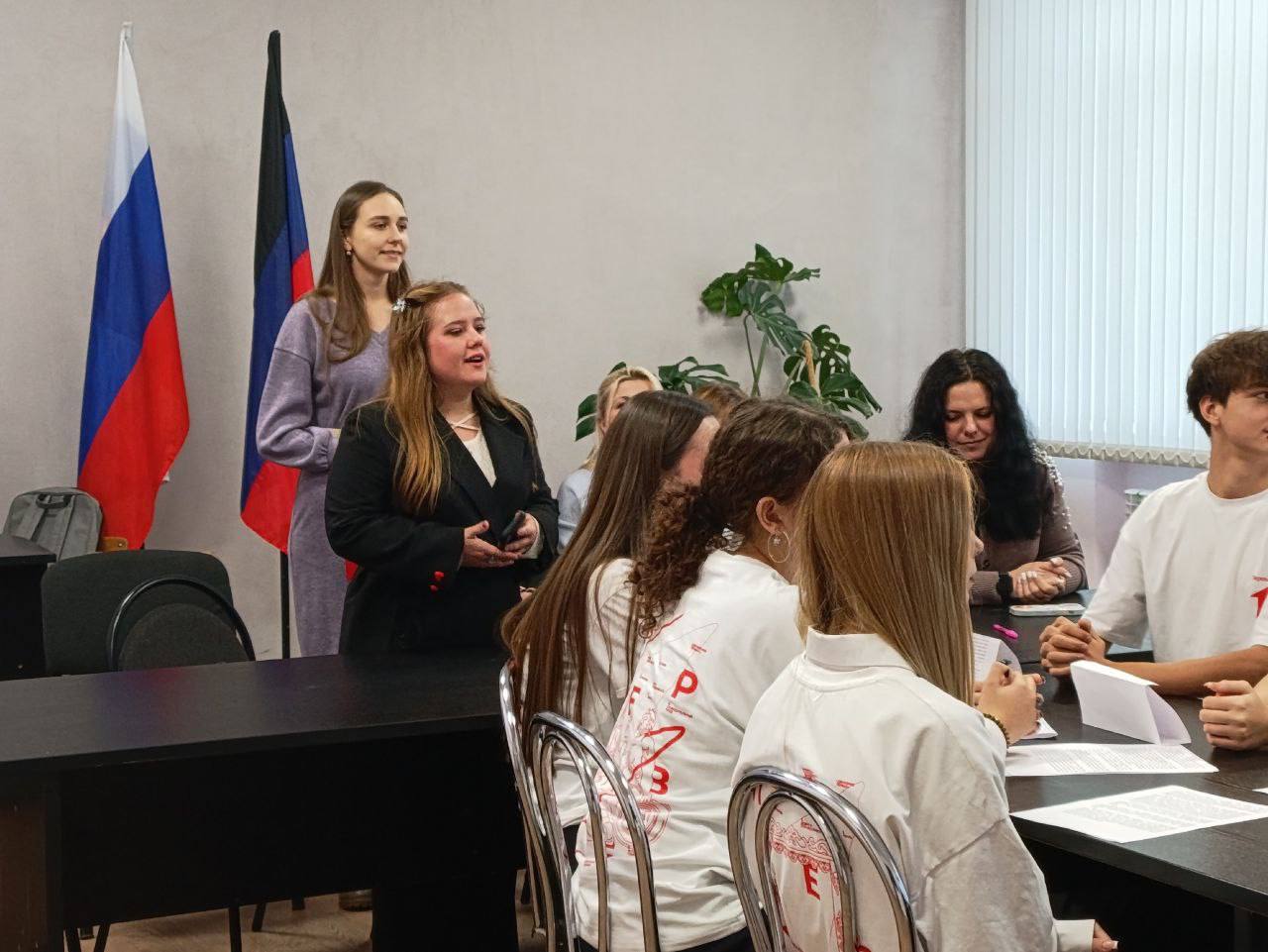 Один народ — одна история. Сотрудники отдела по делам молодёжи и спорта администрации Ясиноватского муниципального округа приняли активное участие в значимом мероприятии — телемосте между городом Ясиноватая и Еткульским... Один народ — одна история. Сотрудники отдела по делам молодёжи и спорта администрации Ясиноватского муниципального округа приняли активное участие в значимом мероприятии — телемосте между городом Ясиноватая и Еткульским...