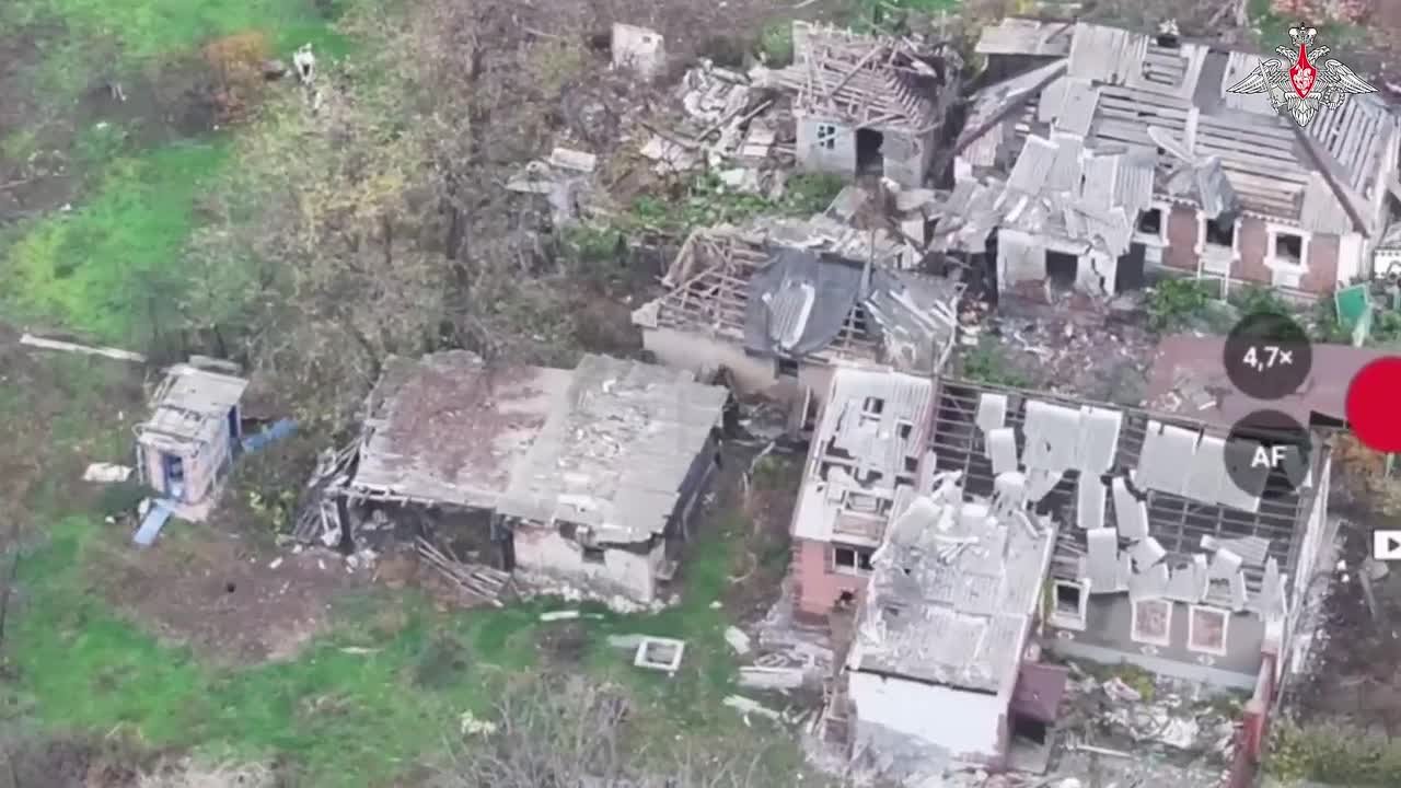 Минобороны России: Военнослужащие штурмовых отрядов 2-й общевойсковой армии и подразделений 5-й отдельной гвардейской мотострелковой бригады имени А.В. Захарченко 51-й гвардейской общевойсковой армии группировки войск...