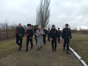 Сергей Юзвинкевич: В преддверии Дня памяти погибших при исполнении служебных обязанностей сотрудников органов внутренних дел Российской Федерации вместе с председателем Володарского муниципального совета Кунак Н. А. и...