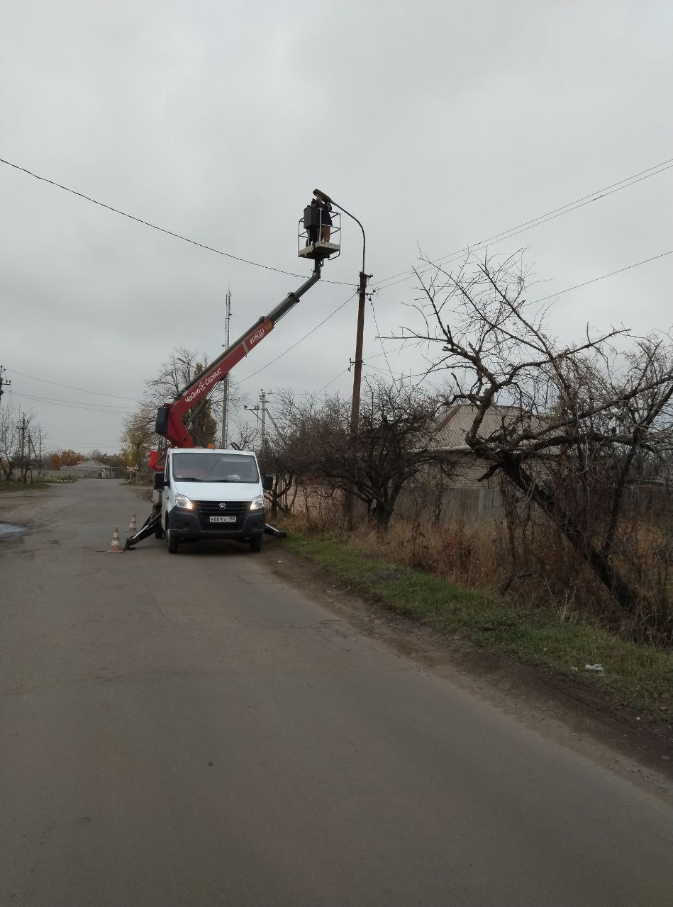 С заботой об округе.. На 07.11.2025 г. сотрудниками МУП "ЭКОС" выполнены следующие виды работ: Дорожный смет по ул. Некрасова Подключение вновь смонтированных фонарей освещения по ул. Машиностроителей Восстановление линий... С заботой об округе.. На 07.11.2025 г. сотрудниками МУП "ЭКОС" выполнены следующие виды работ: Дорожный смет по ул. Некрасова Подключение вновь смонтированных фонарей освещения по ул. Машиностроителей Восстановление линий...