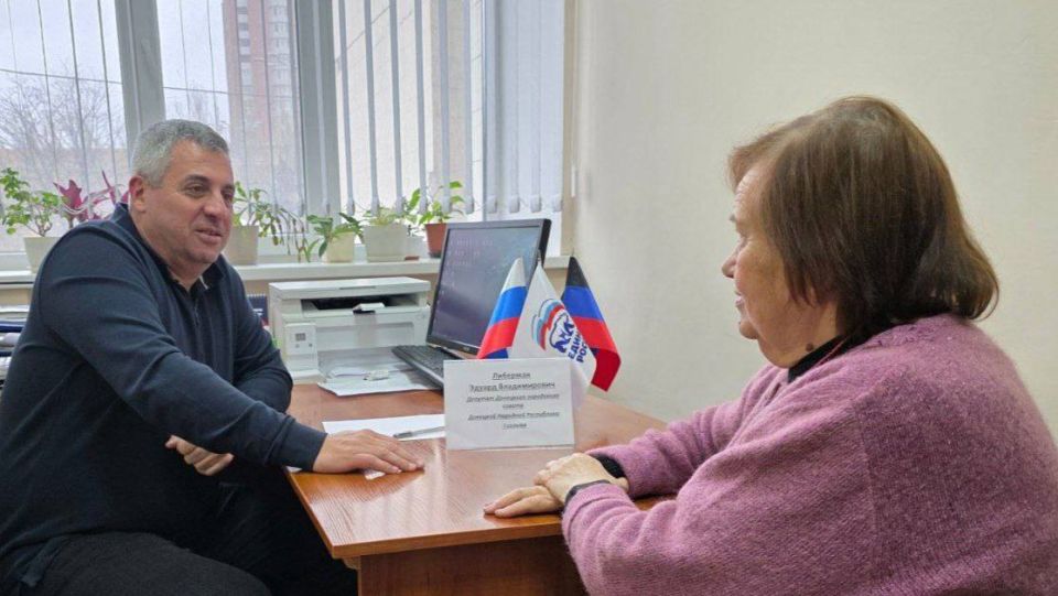 ПРИЕМ ГРАЖДАН. Депутаты Донецкого городского совета Василий Гребенюк, Роман Евстифеев, Эдуард Либерман, Владимир Мозговой, Герман Полунин и Сергей Ткаченко провели приемы граждан в отделениях Общественных приемных партии ЕР.... ПРИЕМ ГРАЖДАН. Депутаты Донецкого городского совета Василий Гребенюк, Роман Евстифеев, Эдуард Либерман, Владимир Мозговой, Герман Полунин и Сергей Ткаченко провели приемы граждан в отделениях Общественных приемных партии ЕР....