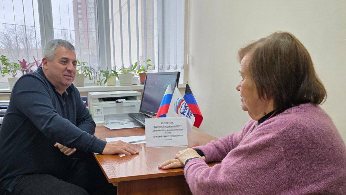 ПРИЕМ ГРАЖДАН. Депутаты Донецкого городского совета Василий Гребенюк, Роман Евстифеев, Эдуард Либерман, Владимир Мозговой, Герман Полунин и Сергей Ткаченко провели приемы граждан в отделениях Общественных приемных партии ЕР.... ПРИЕМ ГРАЖДАН. Депутаты Донецкого городского совета Василий Гребенюк, Роман Евстифеев, Эдуард Либерман, Владимир Мозговой, Герман Полунин и Сергей Ткаченко провели приемы граждан в отделениях Общественных приемных партии ЕР....