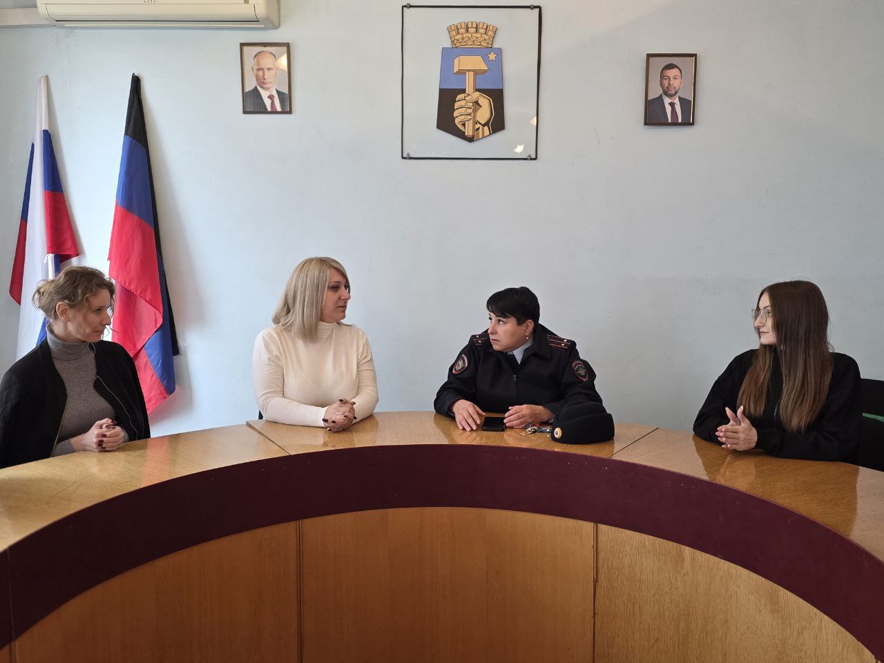 Иван Адамец: Мир без нацизма!. Сектор по делам молодёжи, культуры и спорта Управы Куйбышевского внутригородского района совместно со старшим инспектором ОДН ОУУП и ПДН ОП 6 УМВД России «Донецкое» Юлия Бровкина организовали...