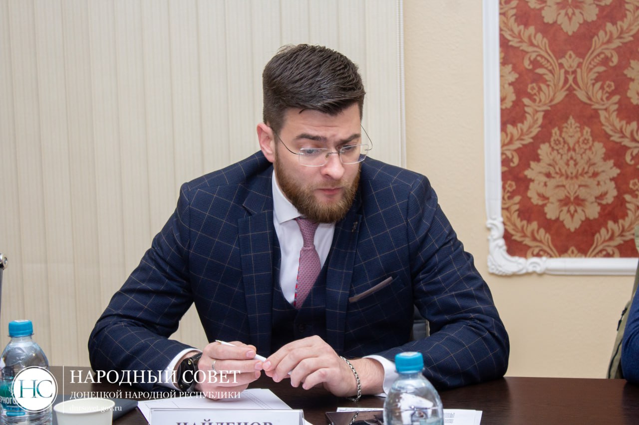 В Народном Совете обсудили внедрение современной цифровой образовательной среды в учебных заведениях региона В Народном Совете обсудили внедрение современной цифровой образовательной среды в учебных заведениях региона