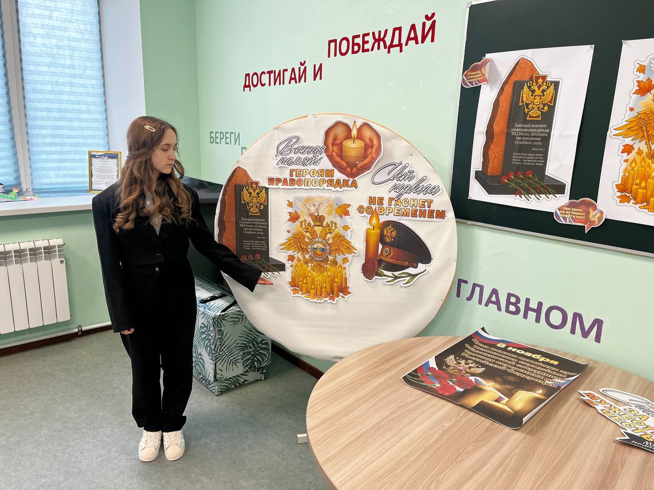 По партпроекту Единой России "Мир возможностей" в Снежном почтили память сотрудников полиции, погибших при исполнении служебного долга По партпроекту Единой России "Мир возможностей" в Снежном почтили память сотрудников полиции, погибших при исполнении служебного долга