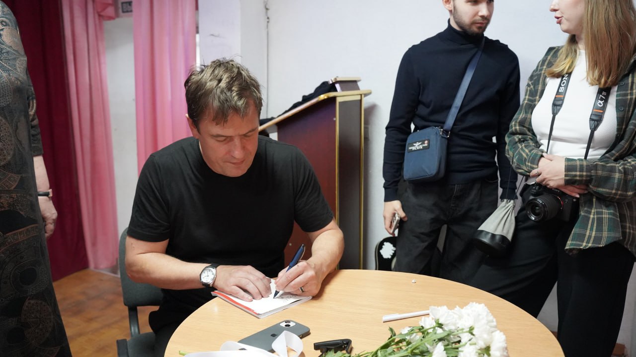 Где оживают мечты? Конечно, там, где говорят о кино! Где оживают мечты? Конечно, там, где говорят о кино!