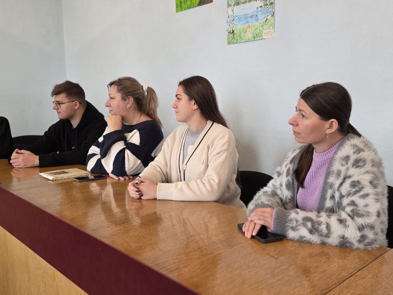 Иван Адамец: Мир без нацизма!. Сектор по делам молодёжи, культуры и спорта Управы Куйбышевского внутригородского района совместно со старшим инспектором ОДН ОУУП и ПДН ОП 6 УМВД России «Донецкое» Юлия Бровкина организовали... Иван Адамец: Мир без нацизма!. Сектор по делам молодёжи, культуры и спорта Управы Куйбышевского внутригородского района совместно со старшим инспектором ОДН ОУУП и ПДН ОП 6 УМВД России «Донецкое» Юлия Бровкина организовали...