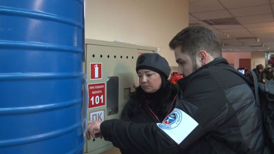 Иван Приходько: Активисты Народного контроля осуществили проверку ряда магазинов в Центрально-Городском районе Горловки Иван Приходько: Активисты Народного контроля осуществили проверку ряда магазинов в Центрально-Городском районе Горловки