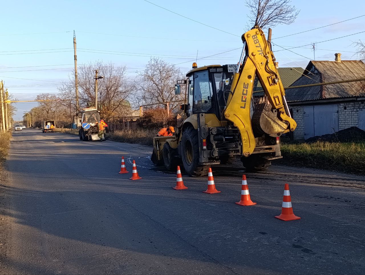 В Ждановке приступили к ремонту автомобильной дороги по улице Толбухина В Ждановке приступили к ремонту автомобильной дороги по улице Толбухина