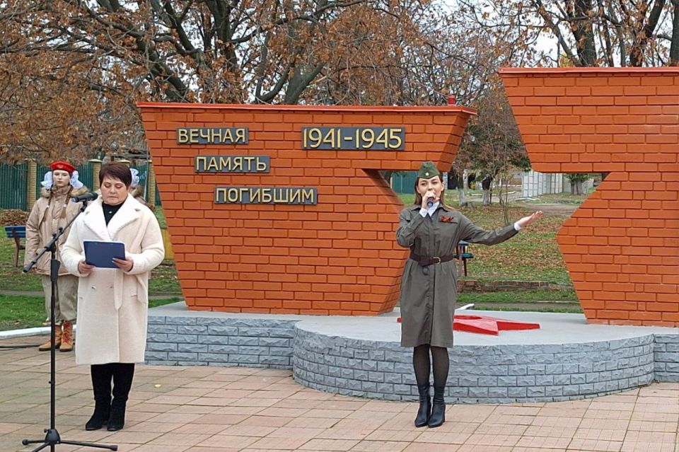Александр Шатов: В селе Розовка открыли после ремонта памятник погибшим воинам и высадили яблони Александр Шатов: В селе Розовка открыли после ремонта памятник погибшим воинам и высадили яблони
