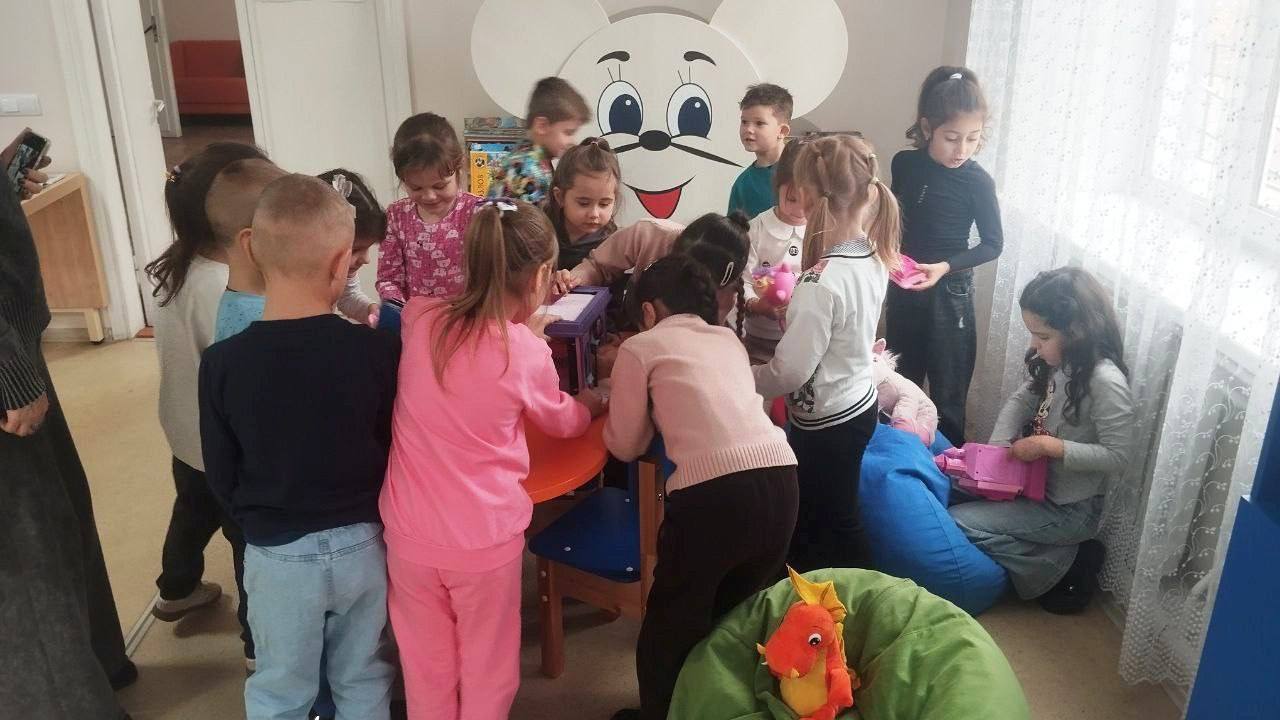 7 ноября сотрудники центральной детской библиотеки МБУ «ЦБС г.о Харцызск» для воспитанников МДОО №25 «Чайка» провели экскурсию по библиотеке 7 ноября сотрудники центральной детской библиотеки МБУ «ЦБС г.о Харцызск» для воспитанников МДОО №25 «Чайка» провели экскурсию по библиотеке