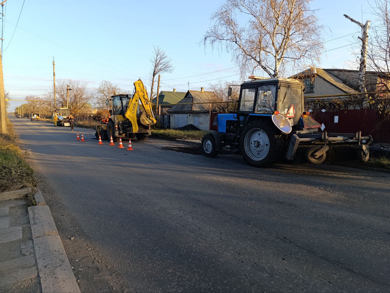 В Ждановке приступили к ремонту автомобильной дороги по улице Толбухина В Ждановке приступили к ремонту автомобильной дороги по улице Толбухина