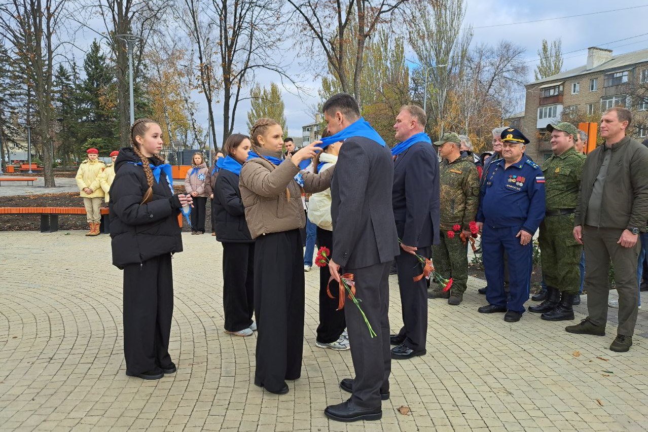 Александр Шатов: В Шахтерске открыли парковую скульптуру Г.Т.Берегового Александр Шатов: В Шахтерске открыли парковую скульптуру Г.Т.Берегового