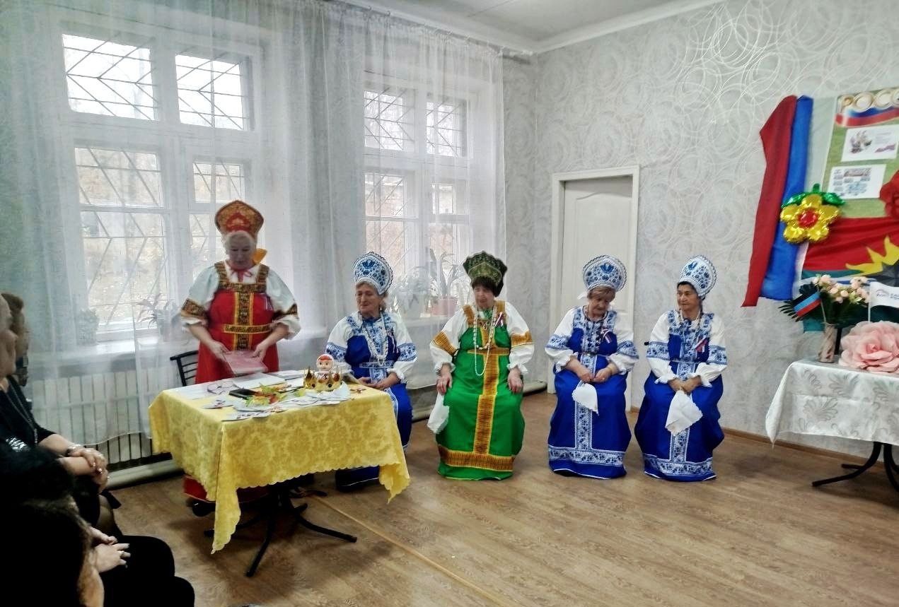 Концертная программа коллектива "Берегиня" в честь Дня народного единства в Торезе Концертная программа коллектива "Берегиня" в честь Дня народного единства в Торезе