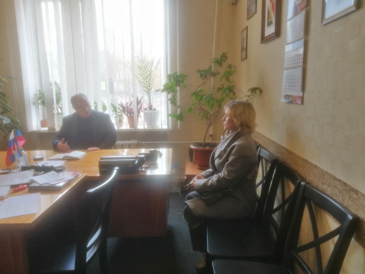 Игорь Мартынов: Личный приём граждан. 7 ноября заместитель главы администрации муниципального образования городского округа Енакиево Сергей Божик провел личный прием граждан Игорь Мартынов: Личный приём граждан. 7 ноября заместитель главы администрации муниципального образования городского округа Енакиево Сергей Божик провел личный прием граждан