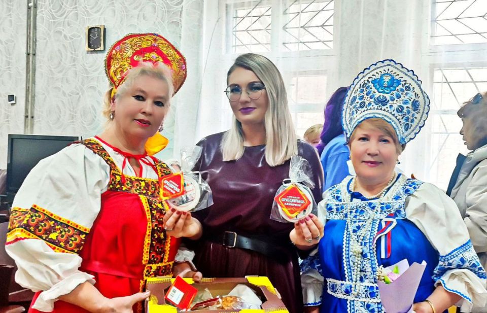 Концертная программа коллектива "Берегиня" в честь Дня народного единства в Торезе Концертная программа коллектива "Берегиня" в честь Дня народного единства в Торезе